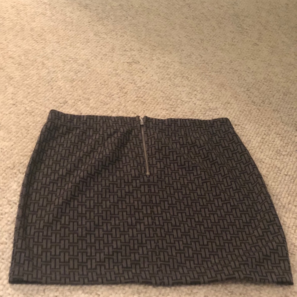 Patterned Mini Skirt - Picture 2 of 2